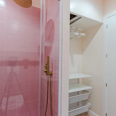 Apartment Glamorous Pink In Center Alicante