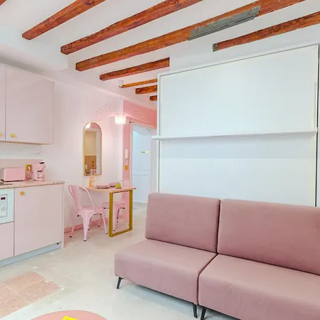 Glamorous Pink In Center Apartment