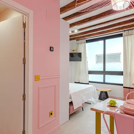 Apartment Glamorous Pink In Center Alicante