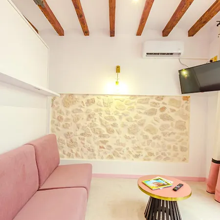 Apartment Glamorous Pink In Center