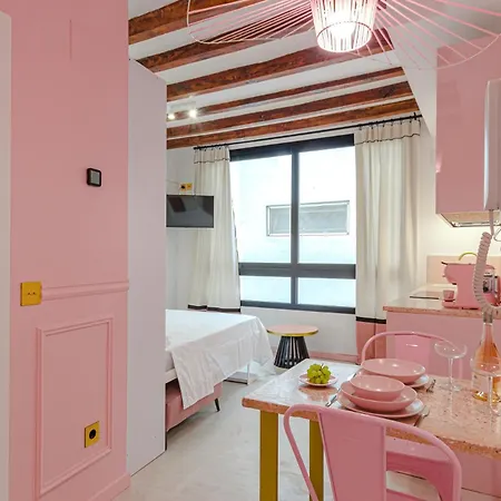 Apartment Glamorous Pink In Center *