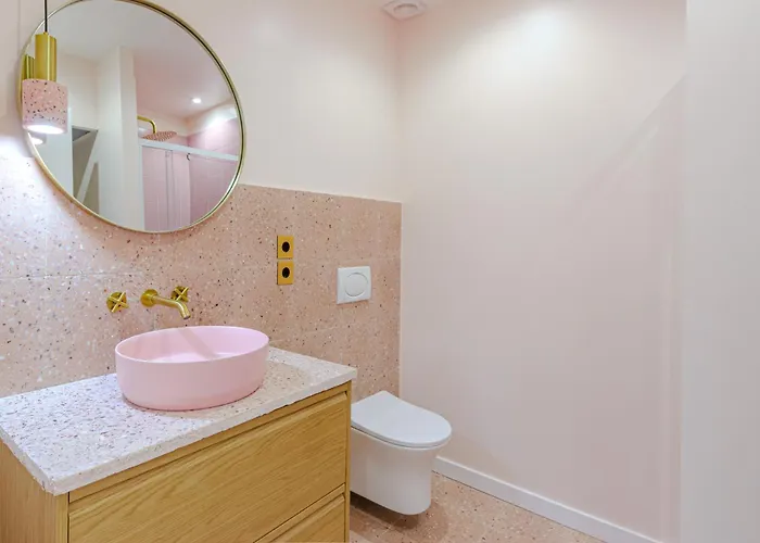 Glamorous Pink In Center Alicante