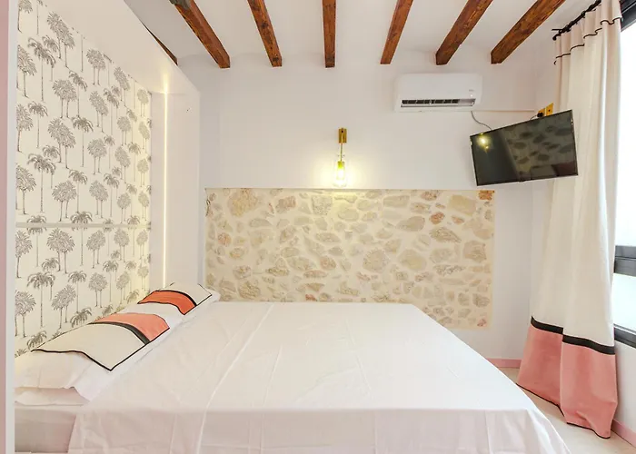 Glamorous Pink In Center * Alicante