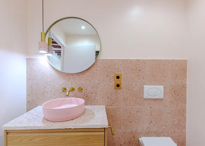 Glamorous Pink In Center *